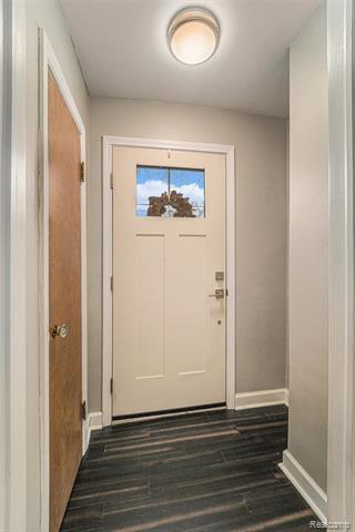 Builiding view five for 1404 E 14 Mile, Royal Oak, MI. 48073