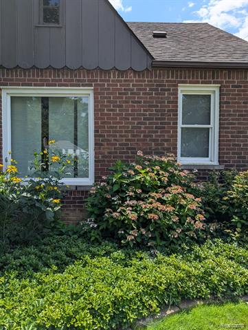 Builiding view four for 1404 E 14 Mile, Royal Oak, MI. 48073