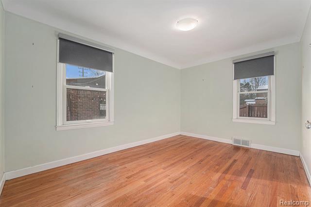 Builiding view fourteen for 1404 E 14 Mile, Royal Oak, MI. 48073