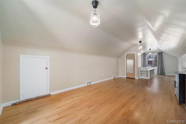 Builiding view seventeen for 1404 E 14 Mile, Royal Oak, MI. 48073