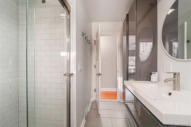 Builiding view sixteen for 1404 E 14 Mile, Royal Oak, MI. 48073