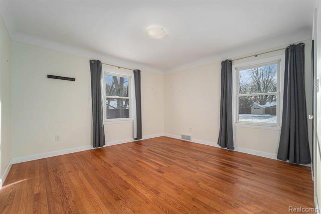 Builiding view thirteen for 1404 E 14 Mile, Royal Oak, MI. 48073