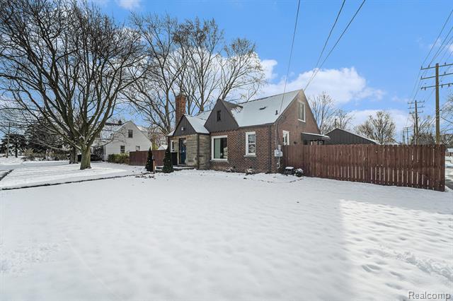 Builiding view three for 1404 E 14 Mile, Royal Oak, MI. 48073