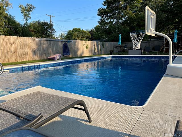 Builiding view twenty four for 1404 E 14 Mile, Royal Oak, MI. 48073