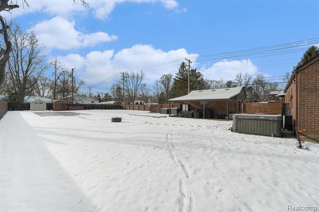 Builiding view twenty nine for 1404 E 14 Mile, Royal Oak, MI. 48073