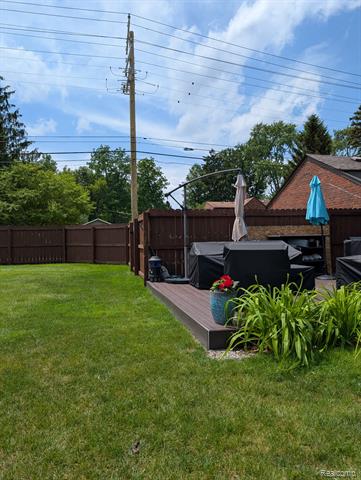 Builiding view twenty seven for 1404 E 14 Mile, Royal Oak, MI. 48073