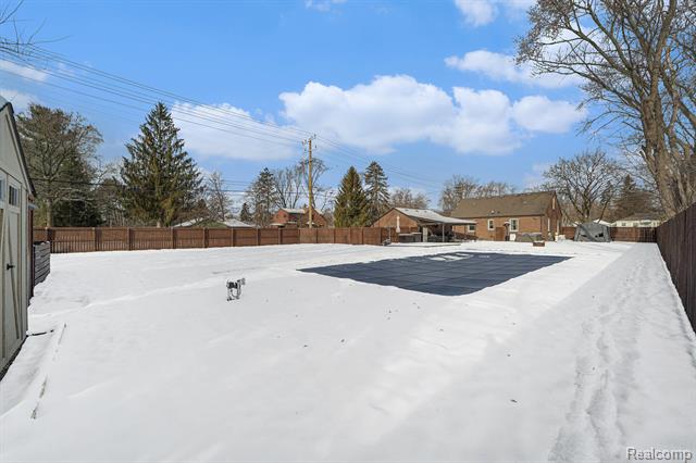 Builiding view twenty three for 1404 E 14 Mile, Royal Oak, MI. 48073