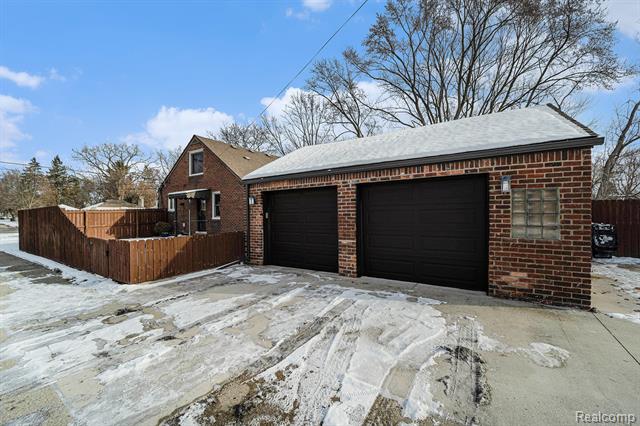 Builiding view twenty two for 1404 E 14 Mile, Royal Oak, MI. 48073