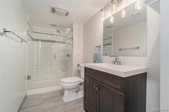 Builiding view twenty for 1404 E 14 Mile, Royal Oak, MI. 48073