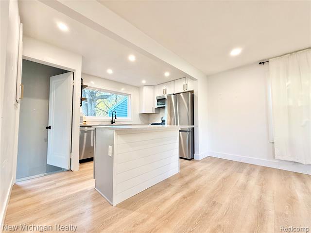 Builiding view eight for 823 Silver Lake, Fenton, MI. 48430