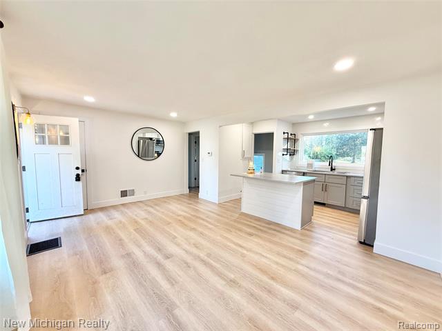 Builiding view five for 823 Silver Lake, Fenton, MI. 48430