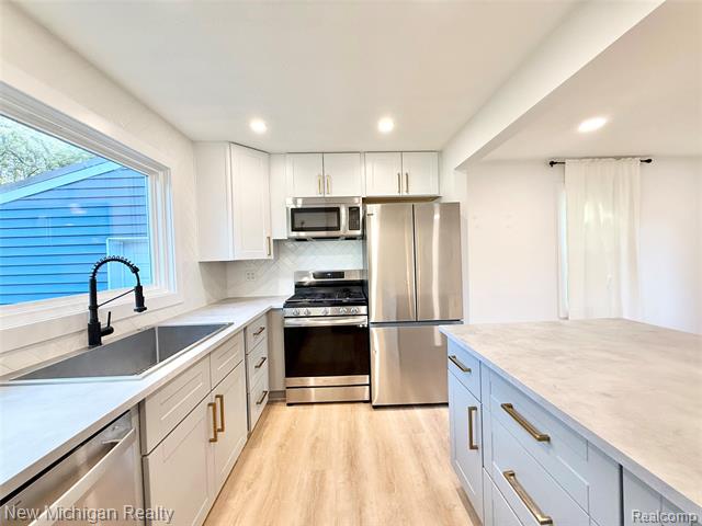 Builiding view six for 823 Silver Lake, Fenton, MI. 48430