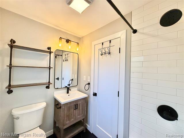 Builiding view ten for 823 Silver Lake, Fenton, MI. 48430