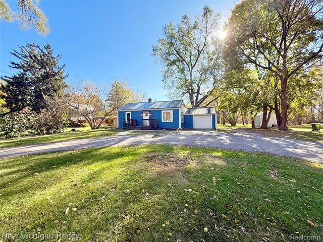 Builiding view three for 823 Silver Lake, Fenton, MI. 48430