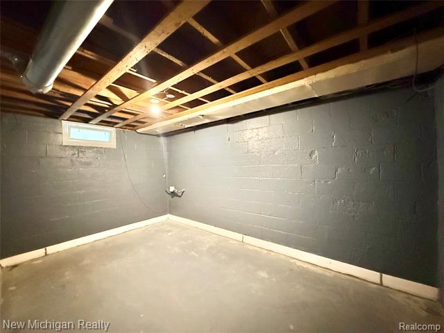 Builiding view twenty for 823 Silver Lake, Fenton, MI. 48430