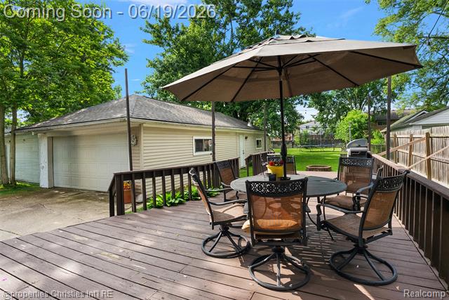 Builiding view eight for 525 Broadacre, Clawson, MI. 48017