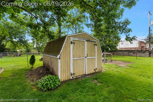 Builiding view eleven for 525 Broadacre, Clawson, MI. 48017