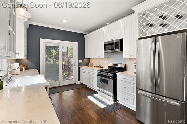 Builiding view nineteen for 525 Broadacre, Clawson, MI. 48017