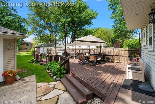 Builiding view seven for 525 Broadacre, Clawson, MI. 48017