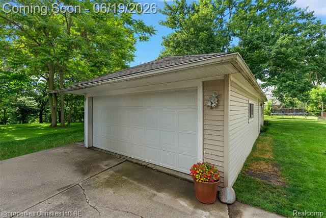 Builiding view six for 525 Broadacre, Clawson, MI. 48017