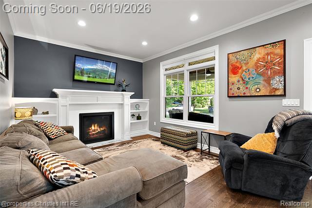 Builiding view twenty five for 525 Broadacre, Clawson, MI. 48017