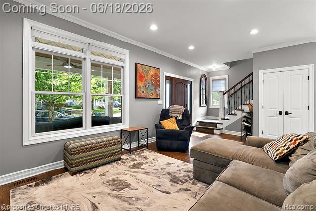 Builiding view twenty seven for 525 Broadacre, Clawson, MI. 48017