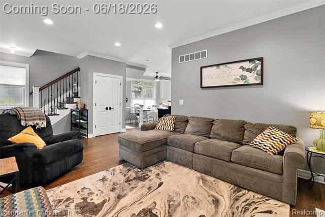 Builiding view twenty six for 525 Broadacre, Clawson, MI. 48017