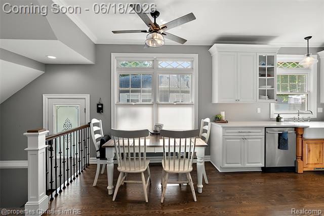 Builiding view twenty three for 525 Broadacre, Clawson, MI. 48017