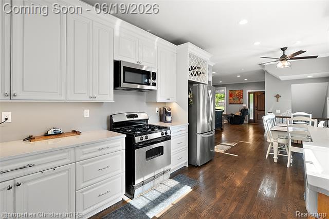 Builiding view twenty two for 525 Broadacre, Clawson, MI. 48017