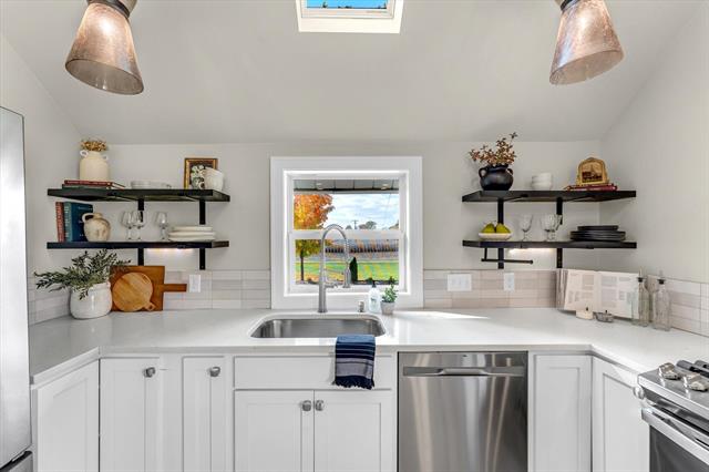 Builiding view eighteen for 4391 Fruit Ridge, Grand Rapids, MI. 49544