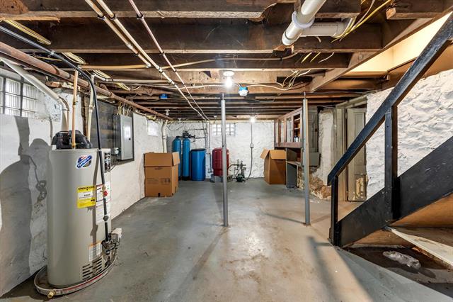 Builiding view fifty six for 4391 Fruit Ridge, Grand Rapids, MI. 49544