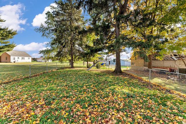 Builiding view sixty three for 4391 Fruit Ridge, Grand Rapids, MI. 49544