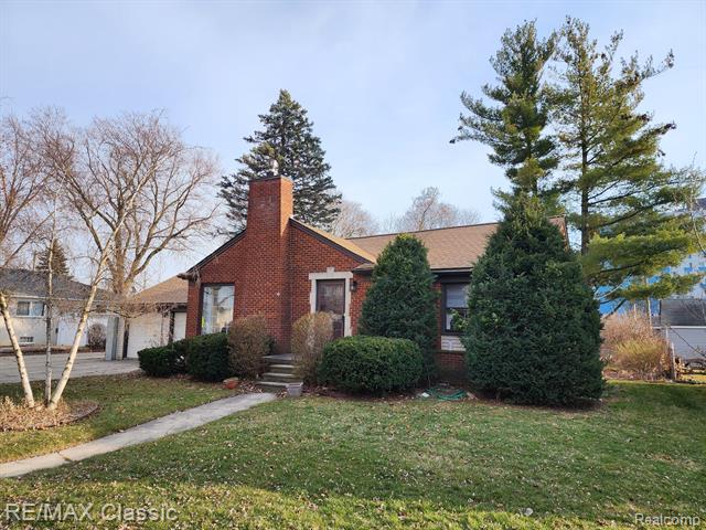 front view picture of 239 Broadacre Ave, Clawson, MI. 48017