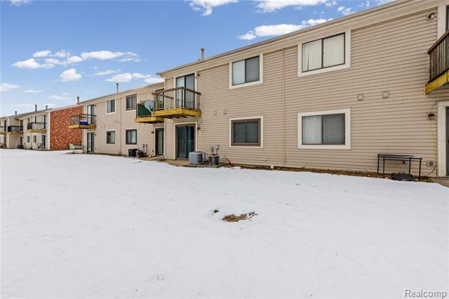 Builiding view four for 30755 Hidden Pines Ln, Roseville, MI. 48066