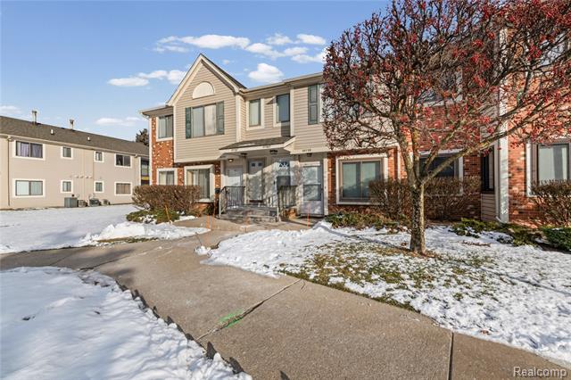 Builiding view one for 30755 Hidden Pines Ln, Roseville, MI. 48066