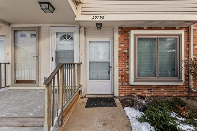 Builiding view seven for 30755 Hidden Pines Ln, Roseville, MI. 48066