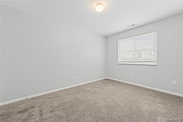 Builiding view seventeen for 30755 Hidden Pines Ln, Roseville, MI. 48066