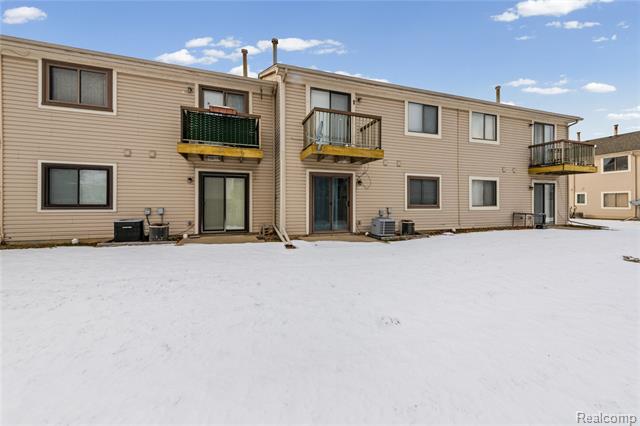 Builiding view six for 30755 Hidden Pines Ln, Roseville, MI. 48066