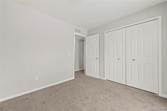 Builiding view sixteen for 30755 Hidden Pines Ln, Roseville, MI. 48066