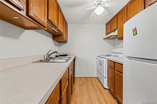 Builiding view thirteen for 30755 Hidden Pines Ln, Roseville, MI. 48066