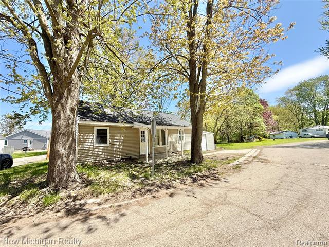 front view for 300 Georgia Drive, Lapeer, Mi. 48446