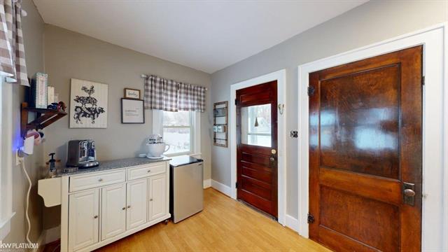 Builiding view fifteen for 298 Broadacre, Clawson, MI. 48017