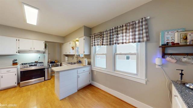 Builiding view sixteen for 298 Broadacre, Clawson, MI. 48017