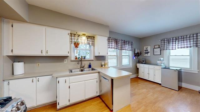 Builiding view thirteen for 298 Broadacre, Clawson, MI. 48017