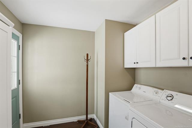 Builiding view thirteen for 21 Andrews Street, Lake Orion, MI. 48362