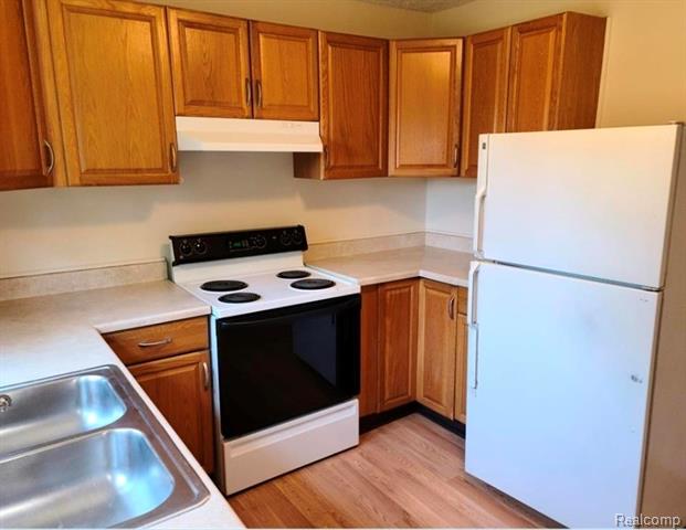 Builiding view two for 822 Isham Street, Owosso, MI. 48867