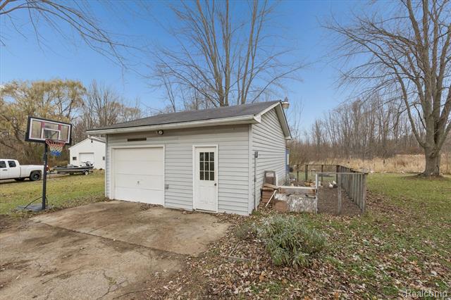 Builiding view seventeen for 1355 Byrnes Drive, Clio, MI. 48420