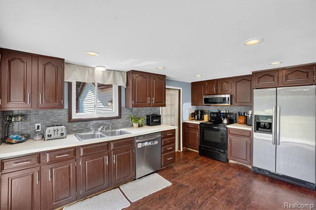 Builiding view fourteen for 508 Deland Road, Flushing, MI. 48433