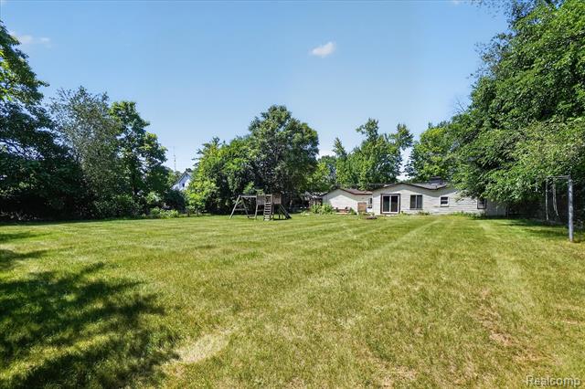Builiding view thirty one for 508 Deland Road, Flushing, MI. 48433