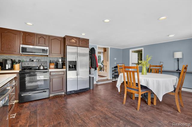Builiding view twelve for 508 Deland Road, Flushing, MI. 48433